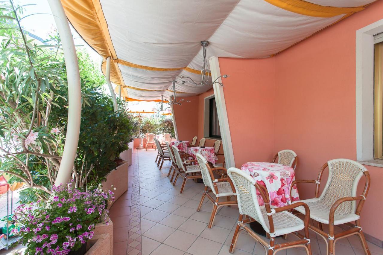 Hotel Joli Cesenatico Exterior foto